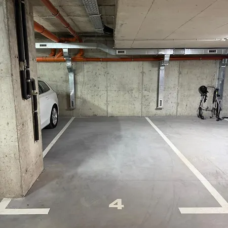 Zurich Spacious 2bdr W Paid Parking, Workdesk And Wifi *