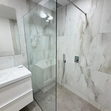 דירה Zurich Spacious 2bdr W Paid Parking, Workdesk And Wifi סופיה