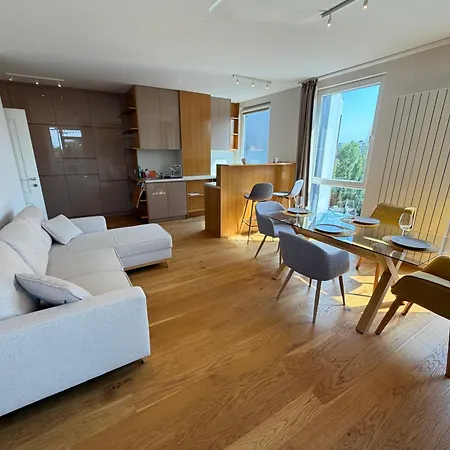 Zurich Spacious 2bdr W Paid Parking, Workdesk And Wifi * סופיה
