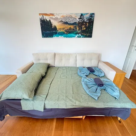 Zurich Spacious 2bdr W Paid Parking, Workdesk And Wifi