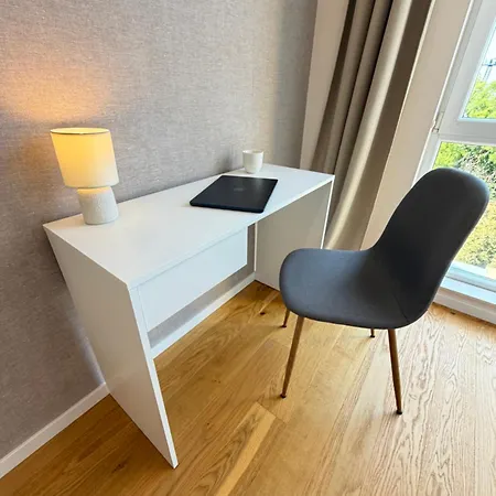 Zurich Spacious 2bdr W Paid Parking, Workdesk And Wifi דירה