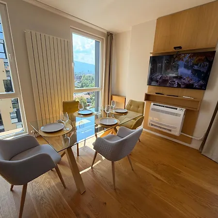 Zurich Spacious 2bdr W Paid Parking, Workdesk And Wifi * סופיה