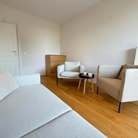 Zurich Spacious 2bdr W Paid Parking, Workdesk And Wifi